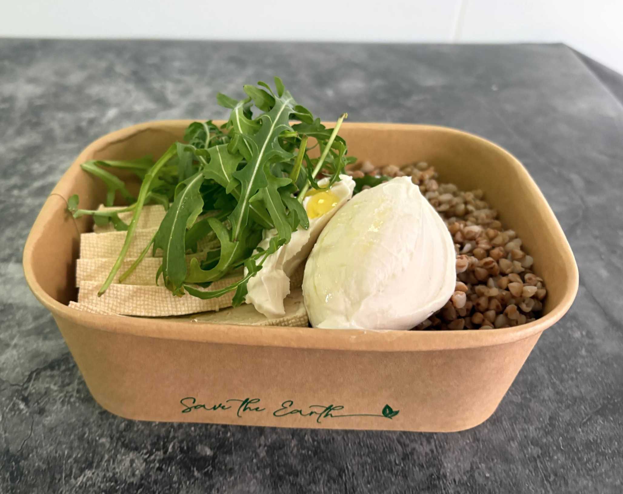 Вегетарианская паста с пармезаном и песто